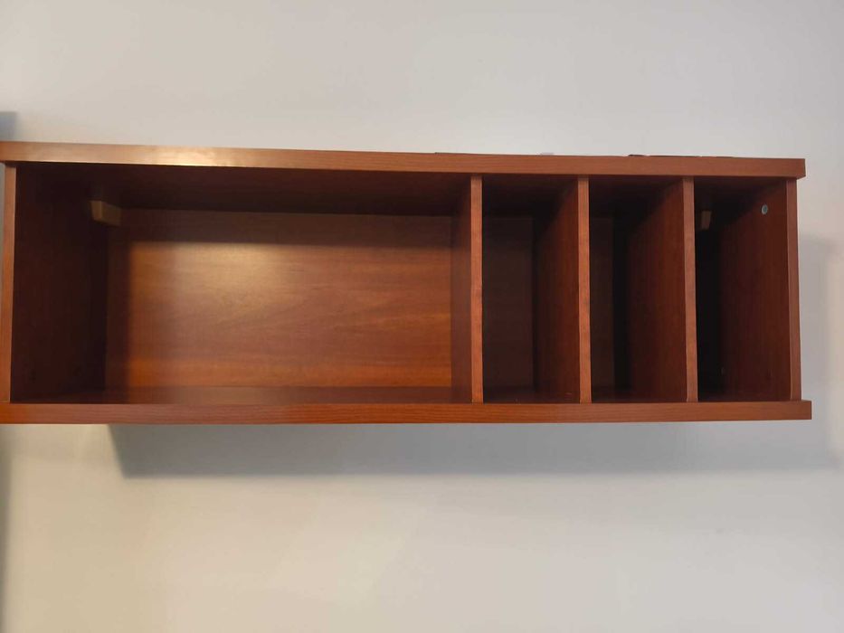 Półka wisząca na ścianę