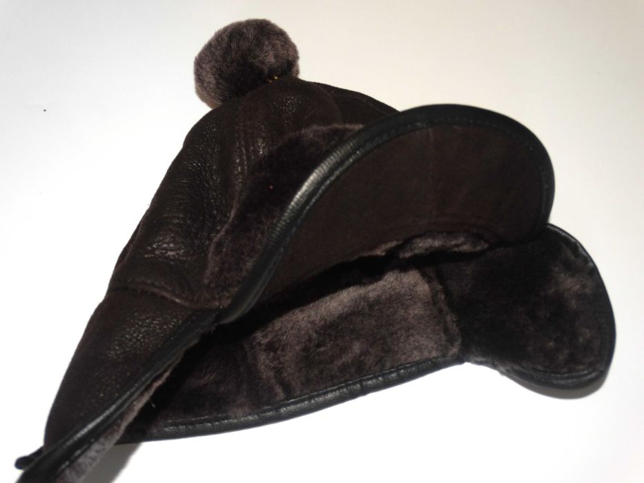 Nowa skórzana cieplutka czapeczka na 3/4 lata 53 cm