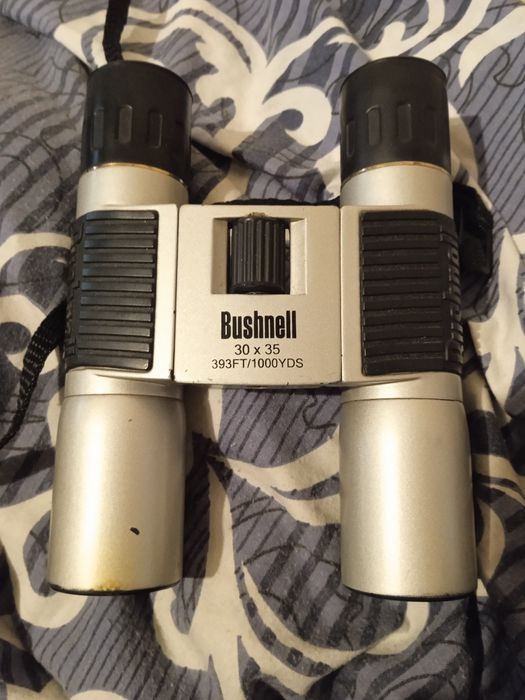 Компактный бинокль ,,Bushnell''