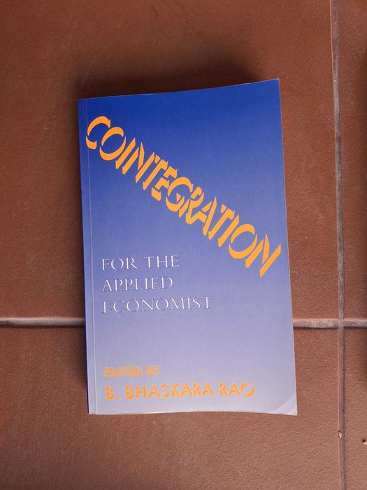 Livros de economia e econometria