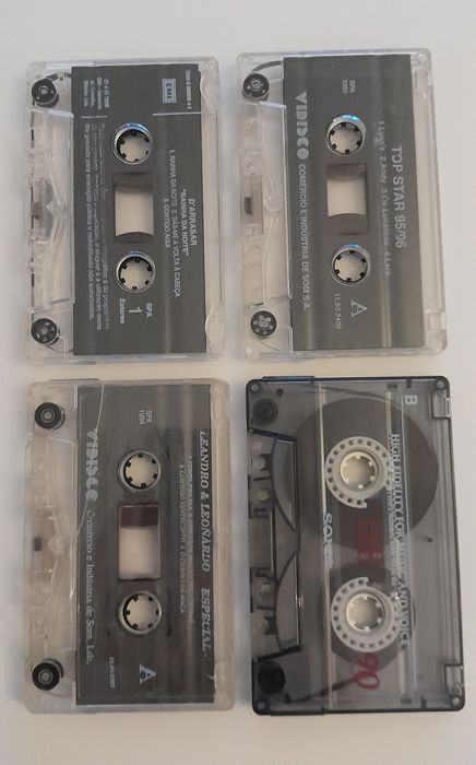 Várias cassetes antigas