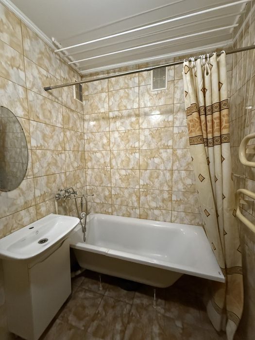 Продам двокімнатну квартиру по пр. Волі в центрі біля 4школи