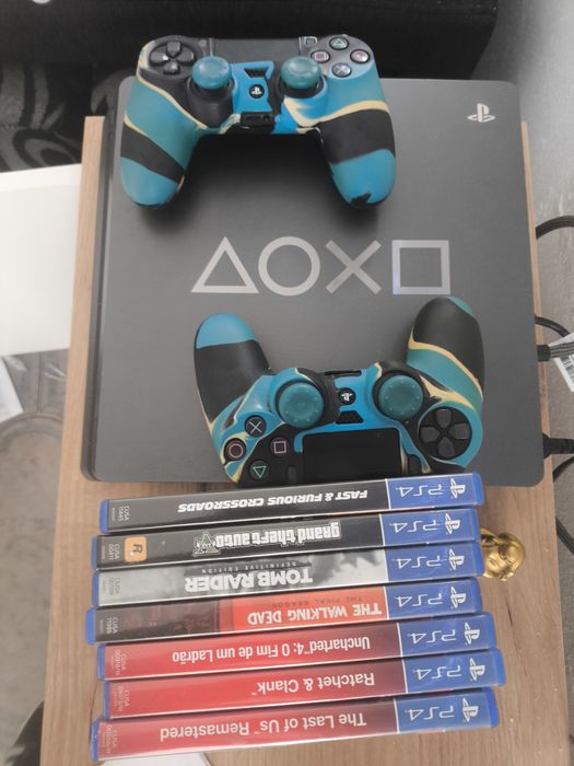 PS4  edição ilimitada dois cumdos e setes jogos.  preço negociável