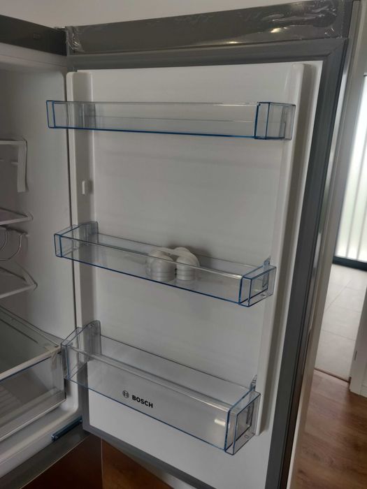 NEGOCIAVÉL - Frigorífico Combinado Bosch 308L - NOVO