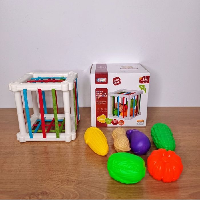 Куб логічний з резиночками 6 брязкалець,іграшка розвиваюча сортер