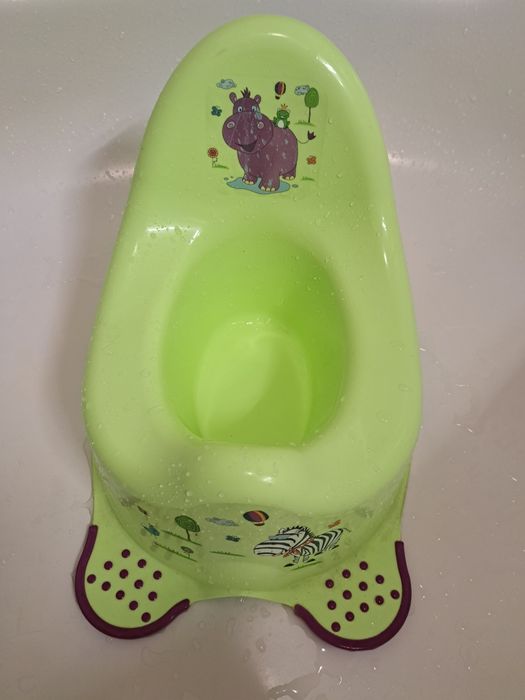 Nocnik zielony, tron