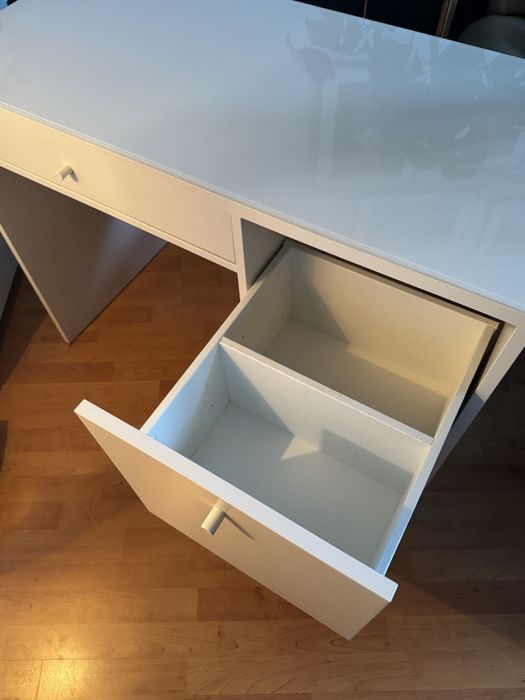 Biała toaletka Ikea SYVDE biurko stan idealny