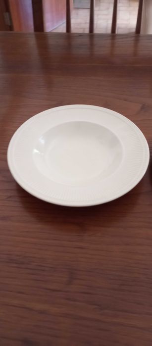 Conjunto de 24 pratos