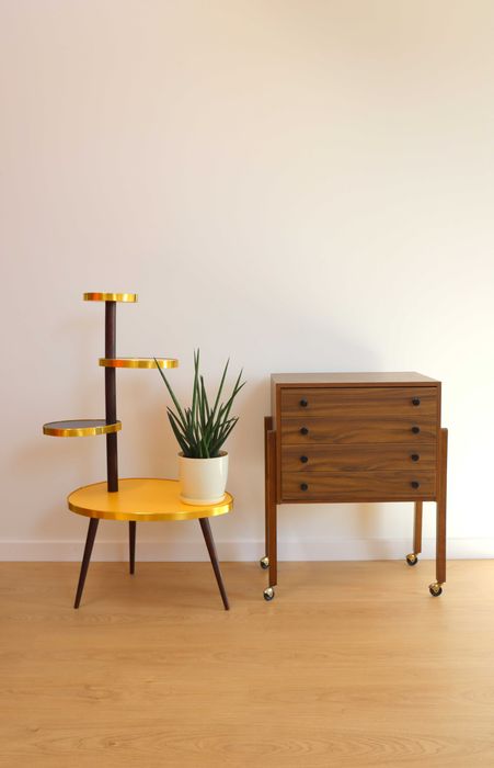 Nowy kwietnik piętrowy w stylu rockabilly patyczak