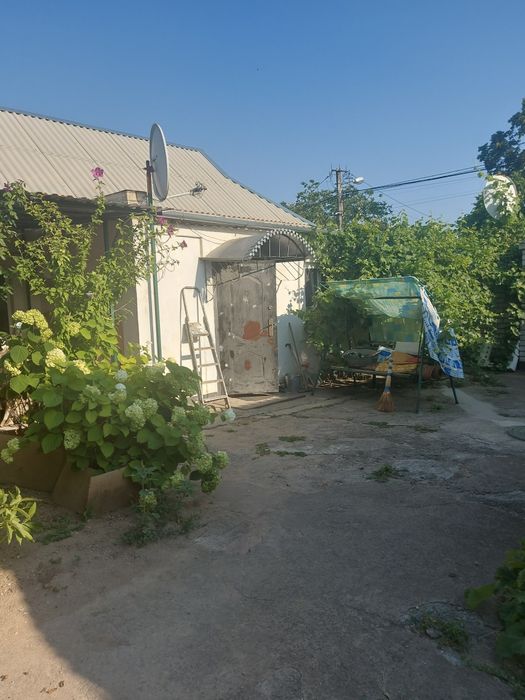 Продаєтся окремий будинок  за  Зупинкою Жукова