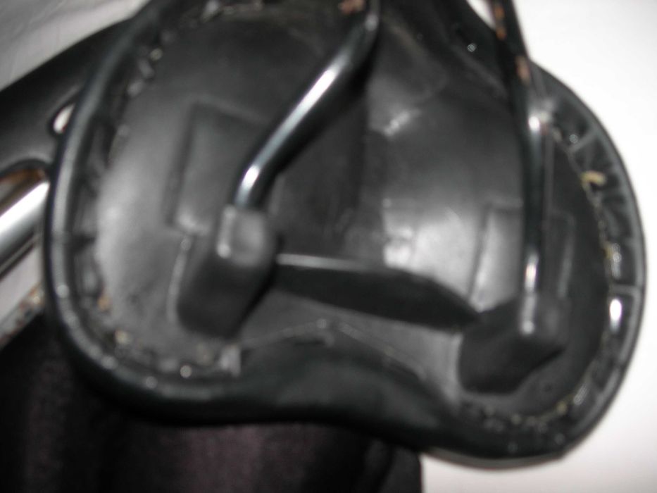 2 Cadeira para bike com uma capa para o banco.