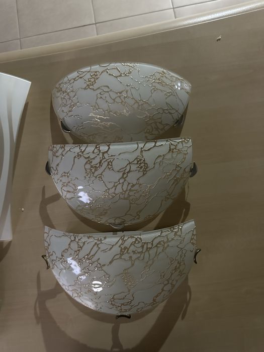 Люстры в стиле хайтек, из матового стекла , в идеальном состояние .