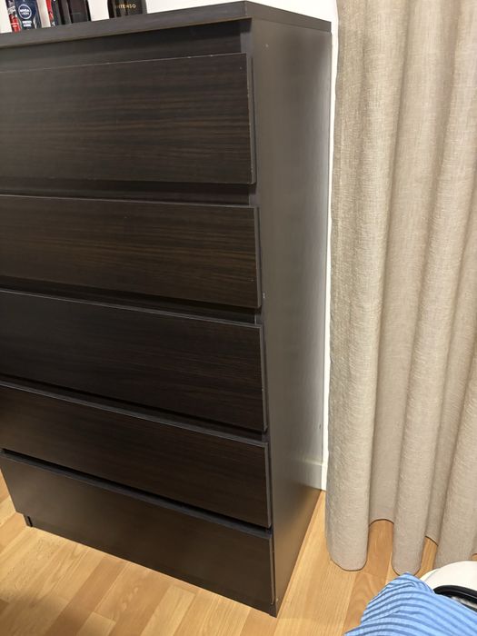 Cómoda com 5 gavetas
