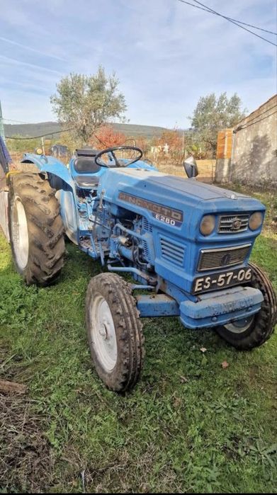 Trator Hinomoto E280