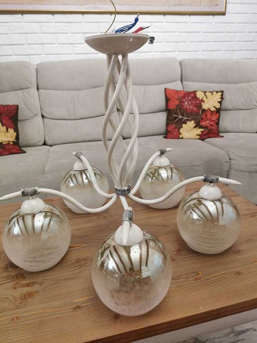 Żyrandol kamea , dostępna 1 sztuka , w idealnym stanie , 5 x E27