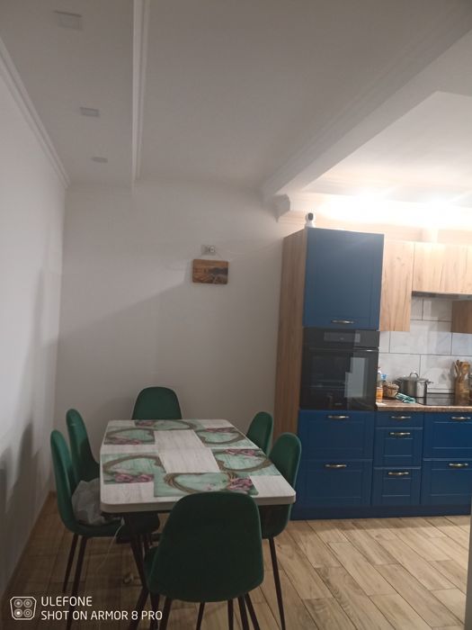 Продам  частину будинку  в центрі міста.