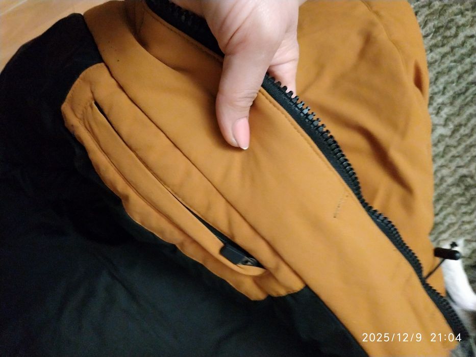 Коричнева чоловіча курточка