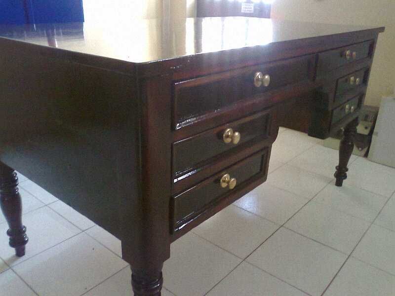 Secretária Romântica muito antiga, de grande formato