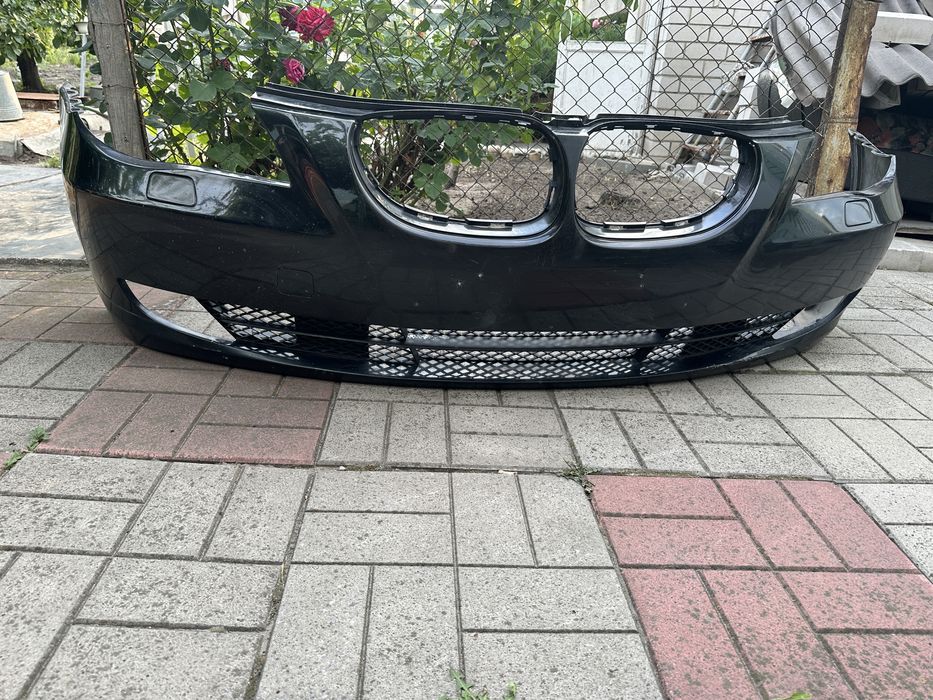 Продам бампер BMW e60 Lci в комплекте с туманками .