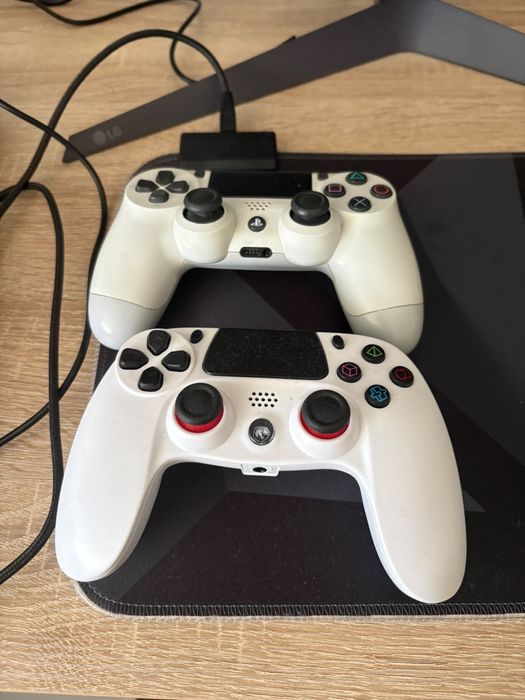 Playstation 4 nova com 2 comandos