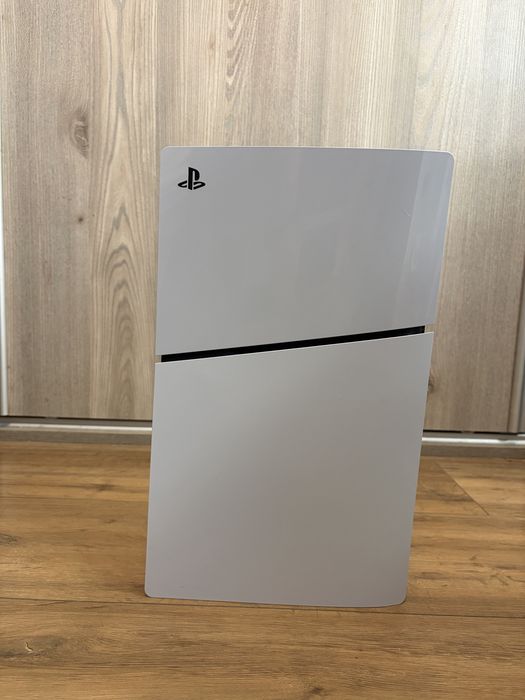 Konsola SONY PlayStation 5 Slim Digital razem z padem w bardzo dobrym stanie