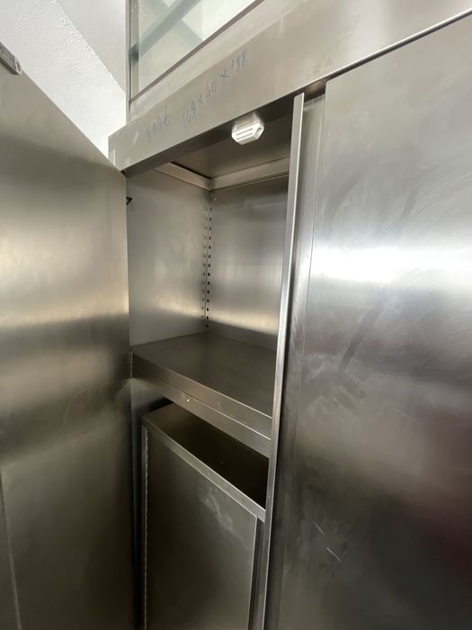 Armario  em inox com prateleiras
