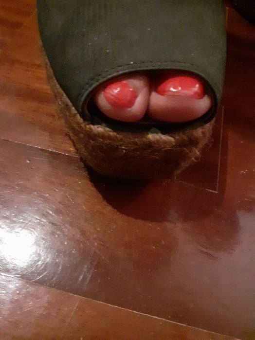 Sapatos cunha alta azuis escuro camurça,  praticamente novos