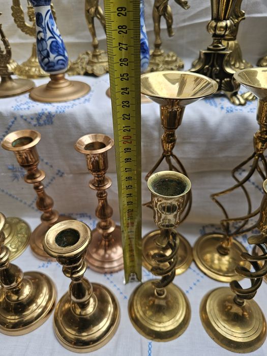 Бронзові підсвічники.