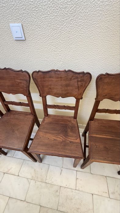 Mesa + 4 cadeiras de madeira maciça artesanal