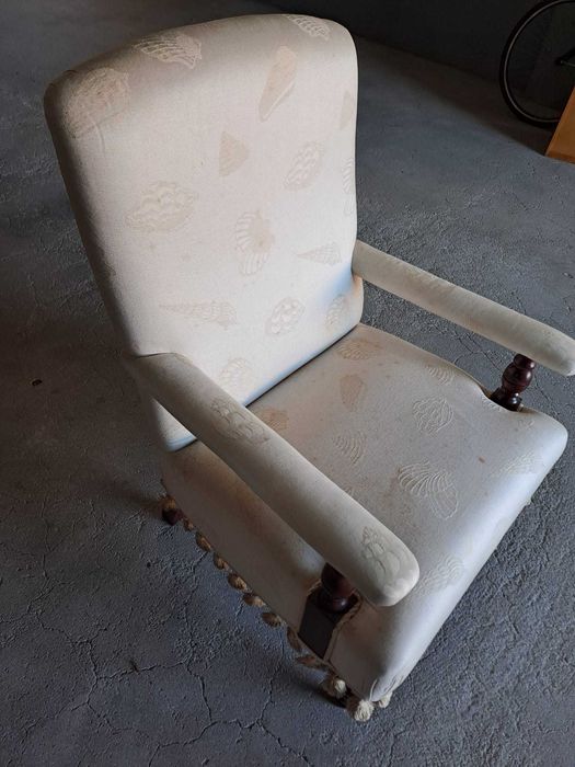 Poltrona / Cadeirão com estampa artesanal em alto relevo - Posso entregar