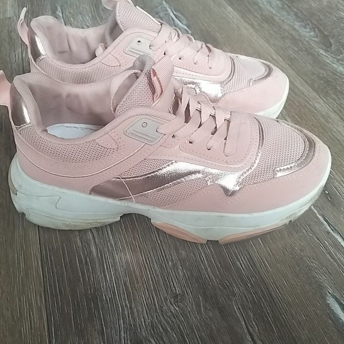 Buty sportowe damskie
