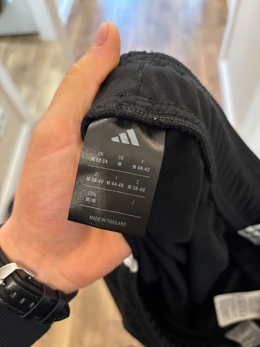 Nowy dres damski Adidas ESSENTIALS 3-STRIPES Rozmiar M. JD5434