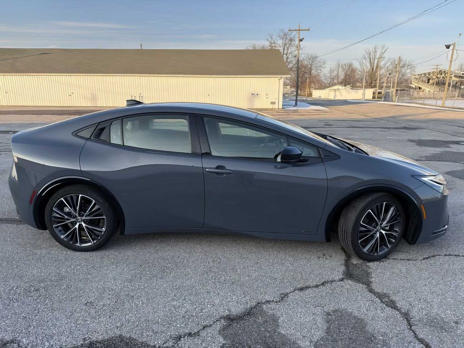 Toyota Prius      2024