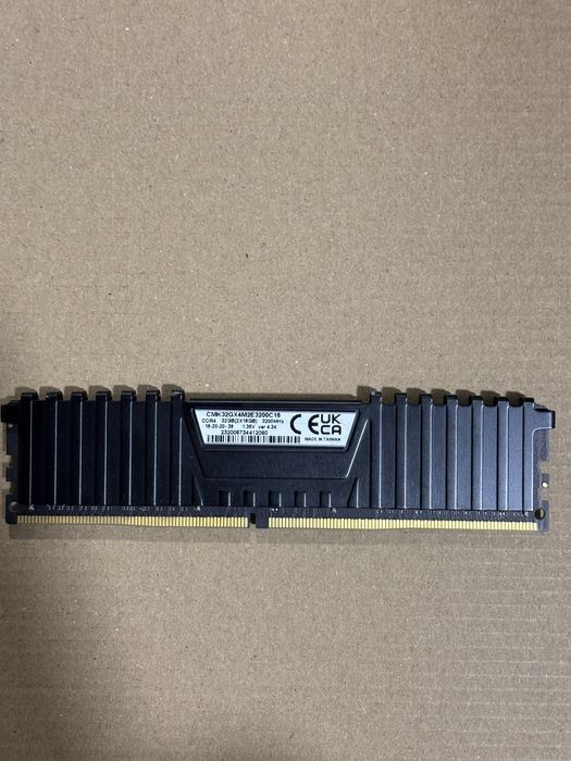 Лот з брендової оперативної памяті  з 13 штук обємом16/8 GB ddr4.