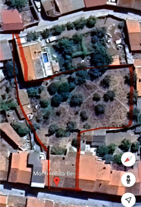 Vendo 2 casas em estado de ruína mais terreno com 1.000m2!