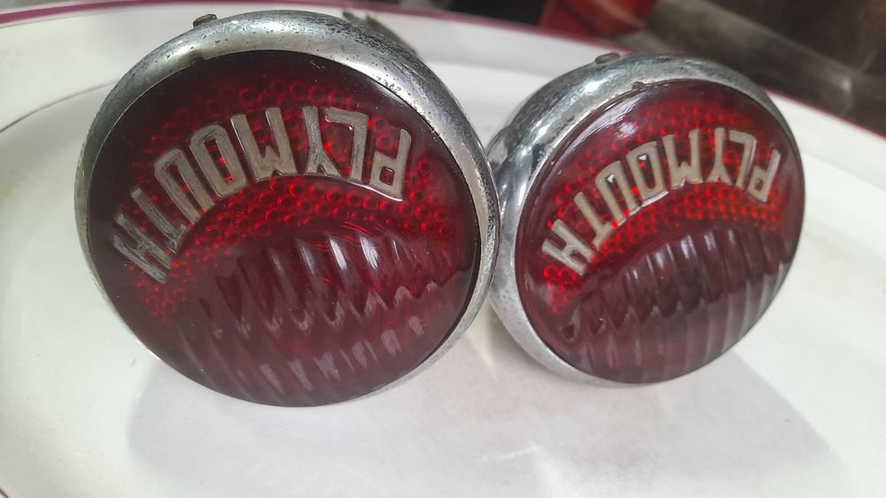 Faróis antigos Carro Plymouth