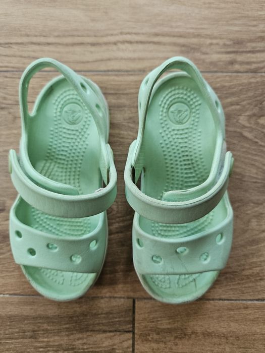 Sandały Crocs rozmiar C 9 (25-26)