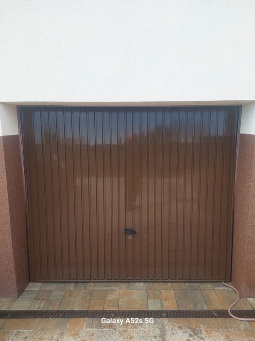 Brama garażowa brązowa