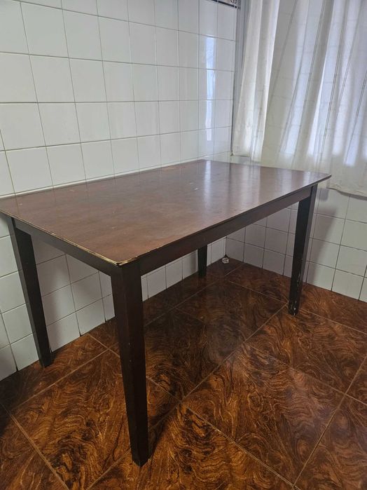 Mesa de cozinha em bom estado