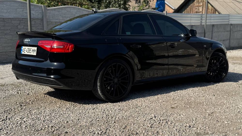 Продам Audi A4 2015