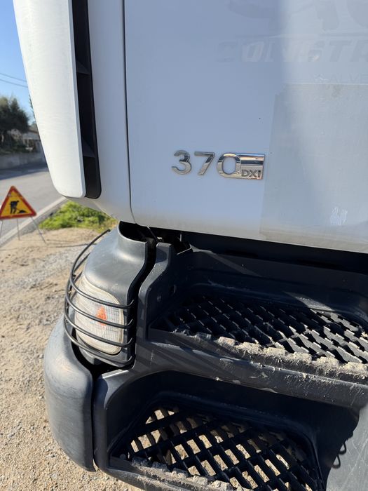 Camião kerax com Ampliroll e grua