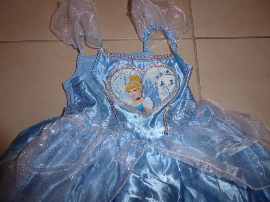 Vestidos de Carnaval (CAPUCHINHO; MINI ; CINDERELA) dos 2 aos 5 anos