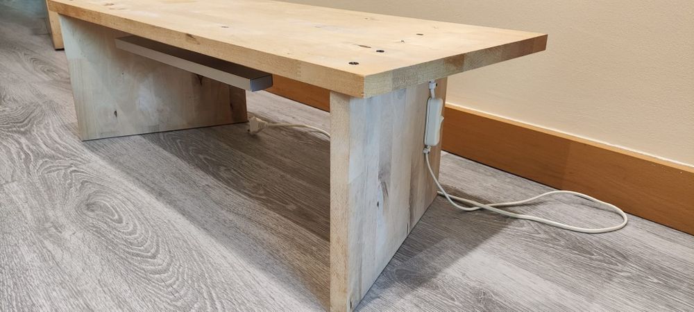 Base elevatória para monitores