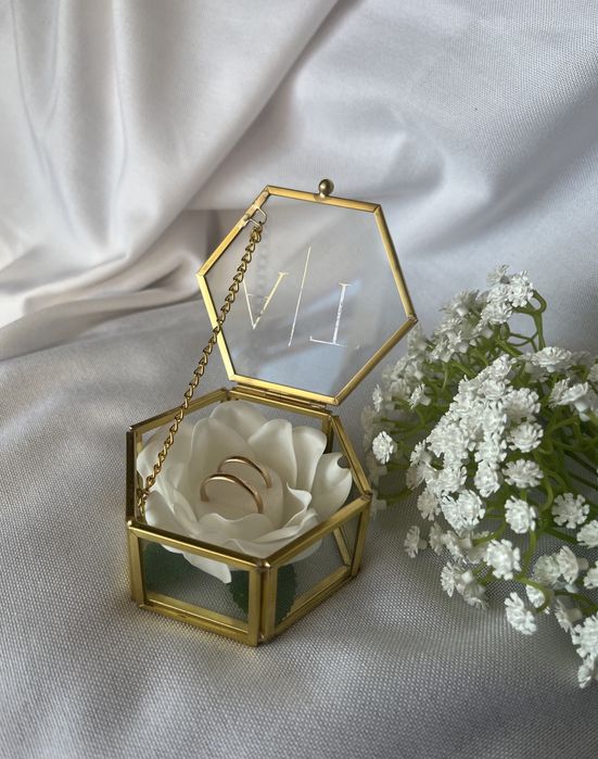 Pudełko na obrączki szklane ozdobne na wesele ślub