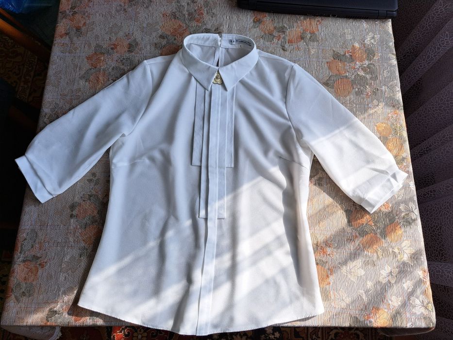 Ніжна жіноча блуза