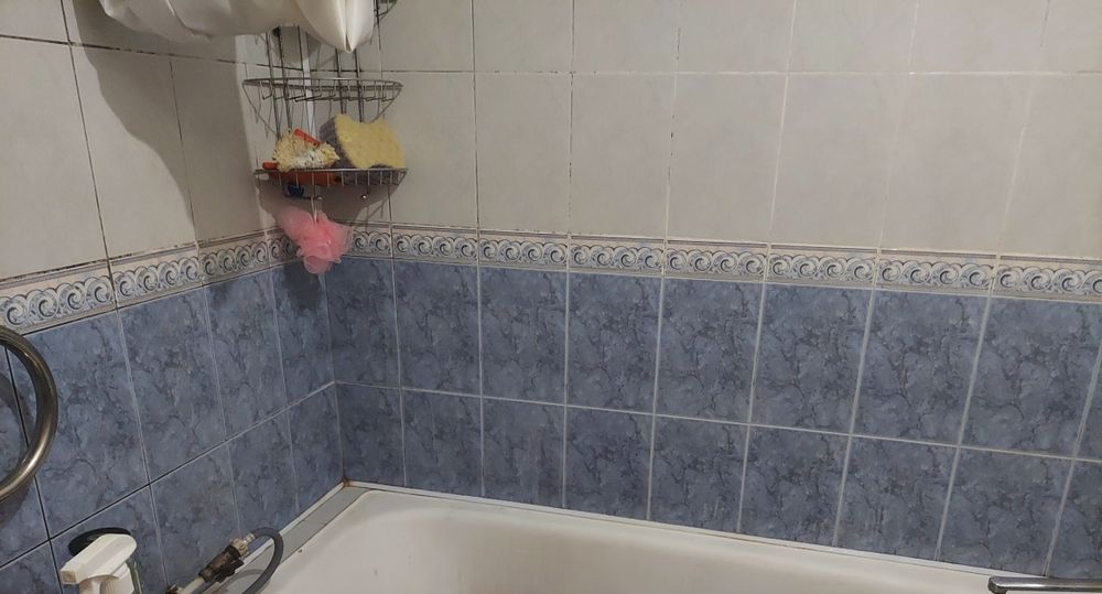 Продам 4 кімнатну квартиру в обкомівському будинку в центрі міста