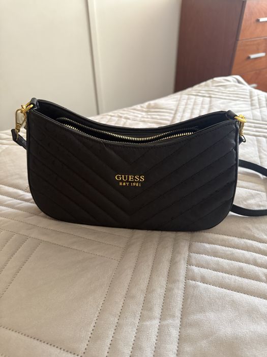 Mala preta marca GUESS