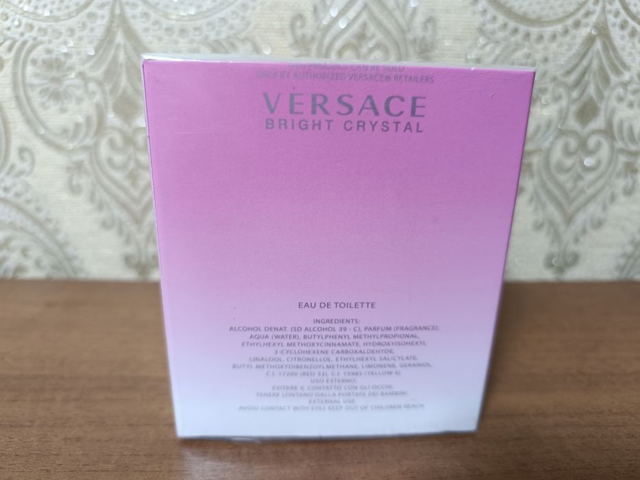 Шикарний подарунок для жінок Versace Bright Crystal.