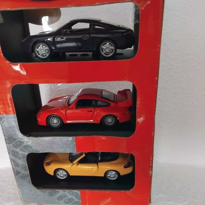 Vendo miniaturas da minha coleção 1/43. Conjunto de três miniaturas da Porsche. Cararama. 25€.
