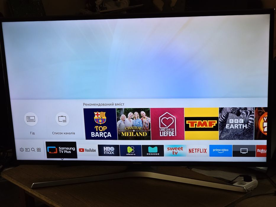 Продам телевізор 40" Samsung UE40MU6120W (4K, Smart TV)